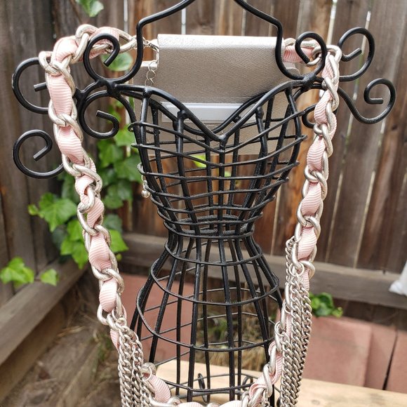 💞HP!💘 Light Pink Rhinestone Statement Necklace - Picture 3 of 9